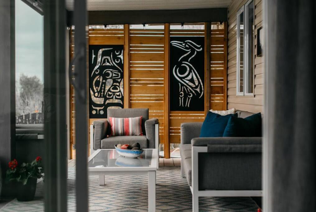 Lovely 2 Bedroom Suite Steps From The Beach 빅토리아 외부 사진