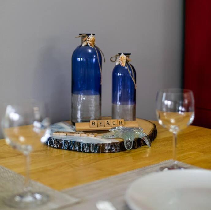 Lovely 2 Bedroom Suite Steps From The Beach 빅토리아 외부 사진